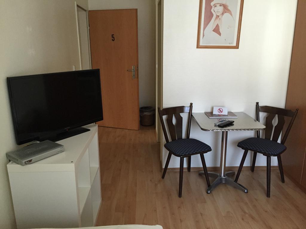 Hotel Restaurant Zagreb Köln Cameră foto